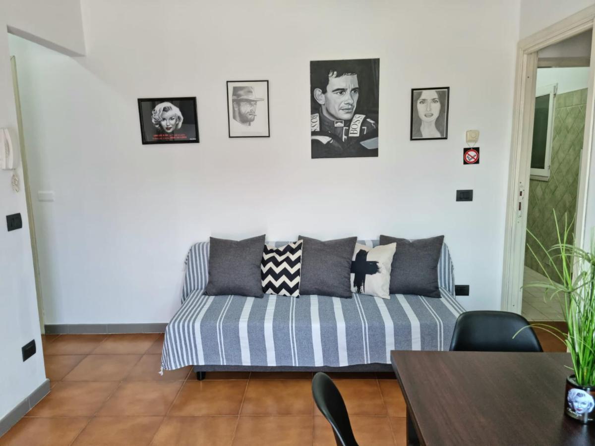 Home Of Fame - Home Gallery With Fully Equipped Kitchen, Separate Entrance, Free Parking 奧爾比亞 外观 照片
