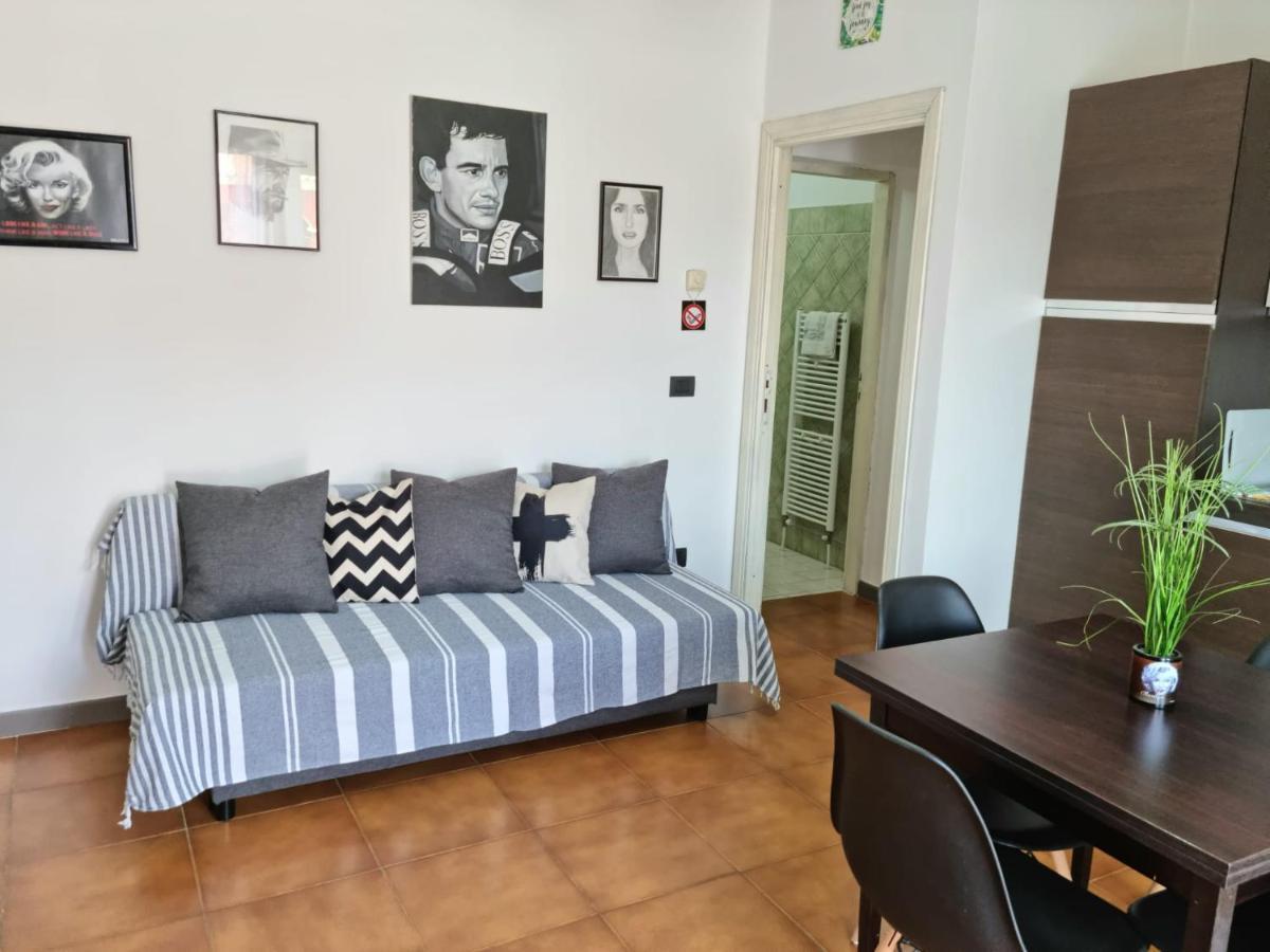 Home Of Fame - Home Gallery With Fully Equipped Kitchen, Separate Entrance, Free Parking 奧爾比亞 外观 照片