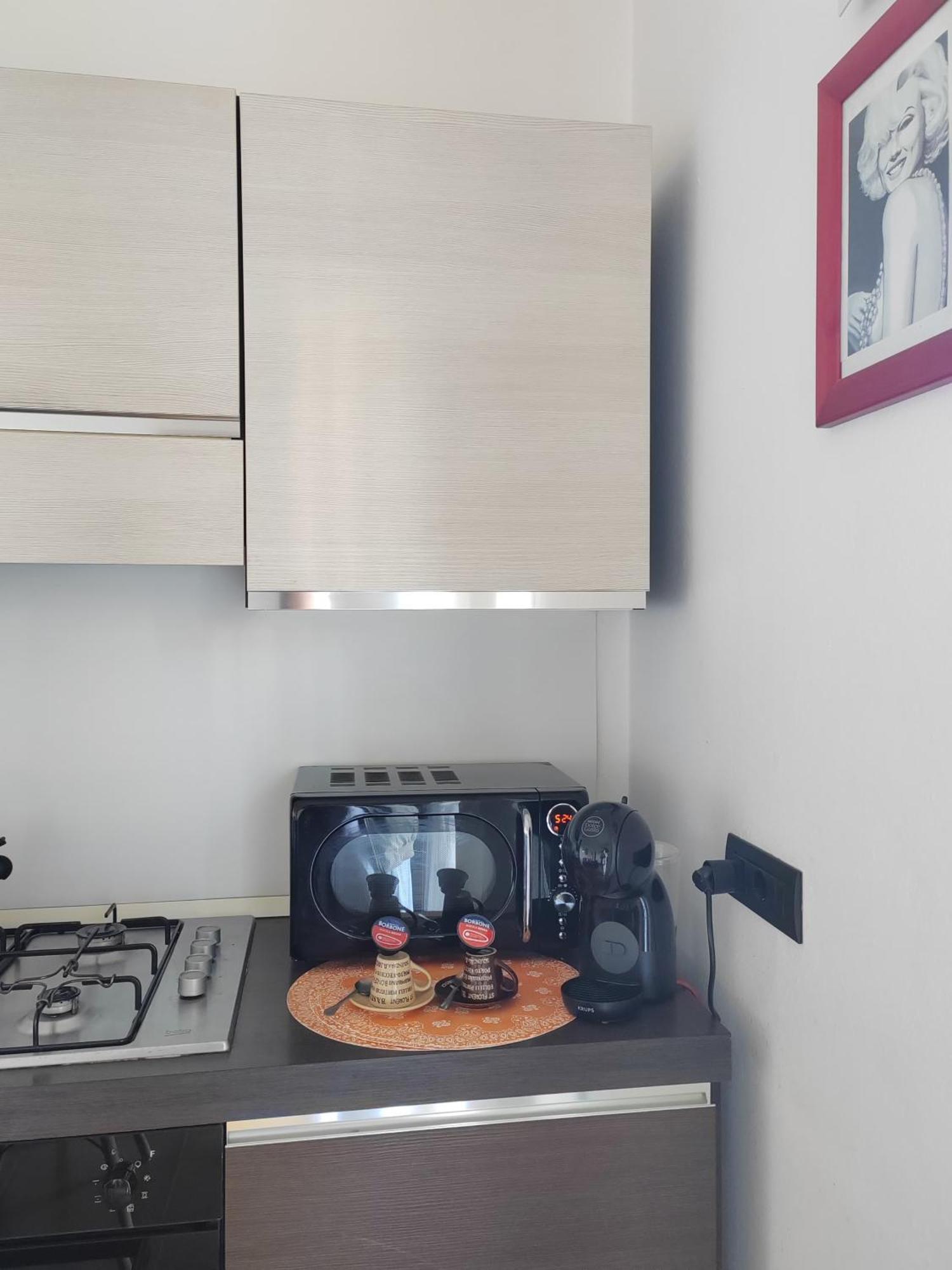 Home Of Fame - Home Gallery With Fully Equipped Kitchen, Separate Entrance, Free Parking 奧爾比亞 外观 照片