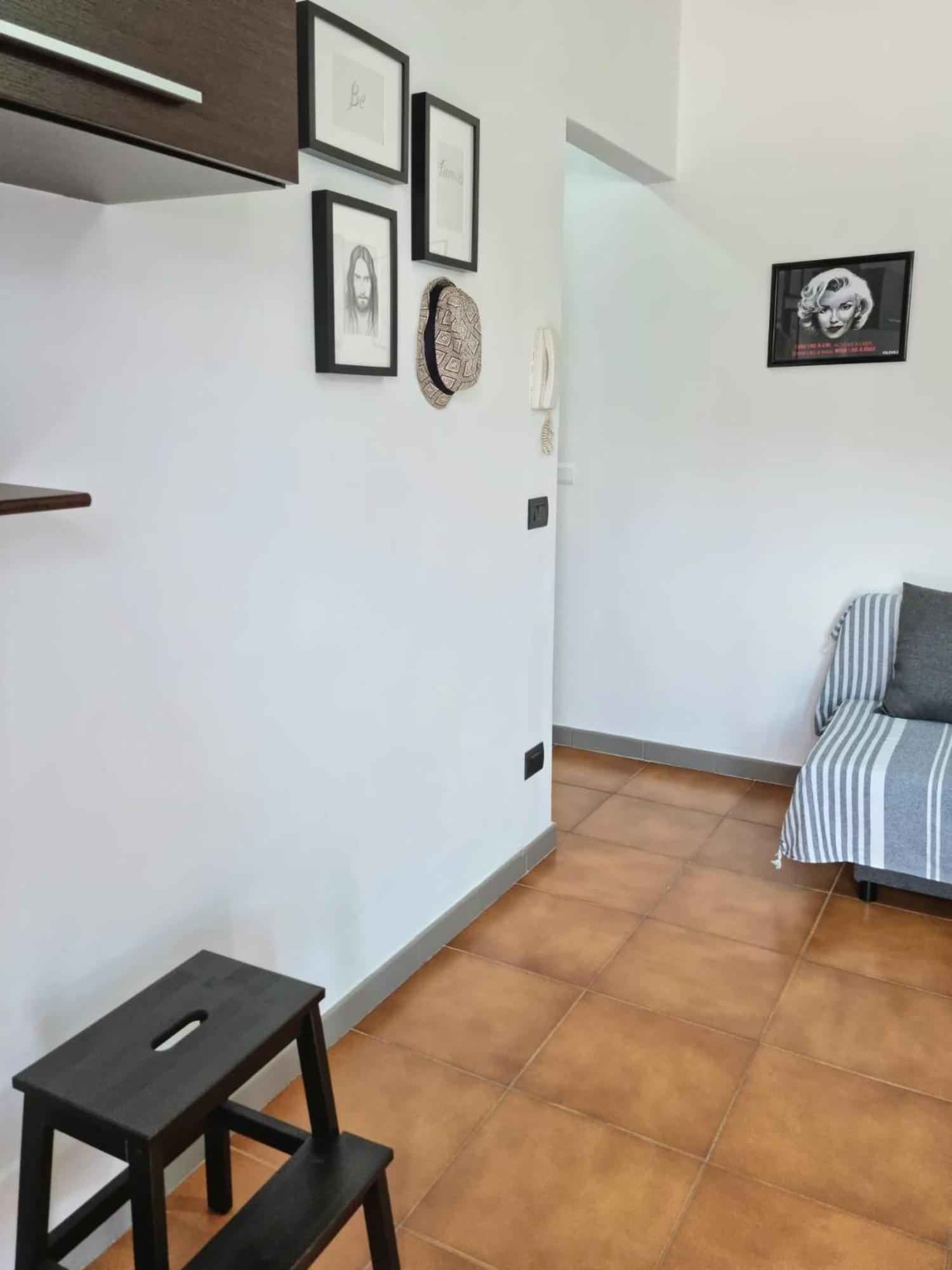 Home Of Fame - Home Gallery With Fully Equipped Kitchen, Separate Entrance, Free Parking 奧爾比亞 外观 照片