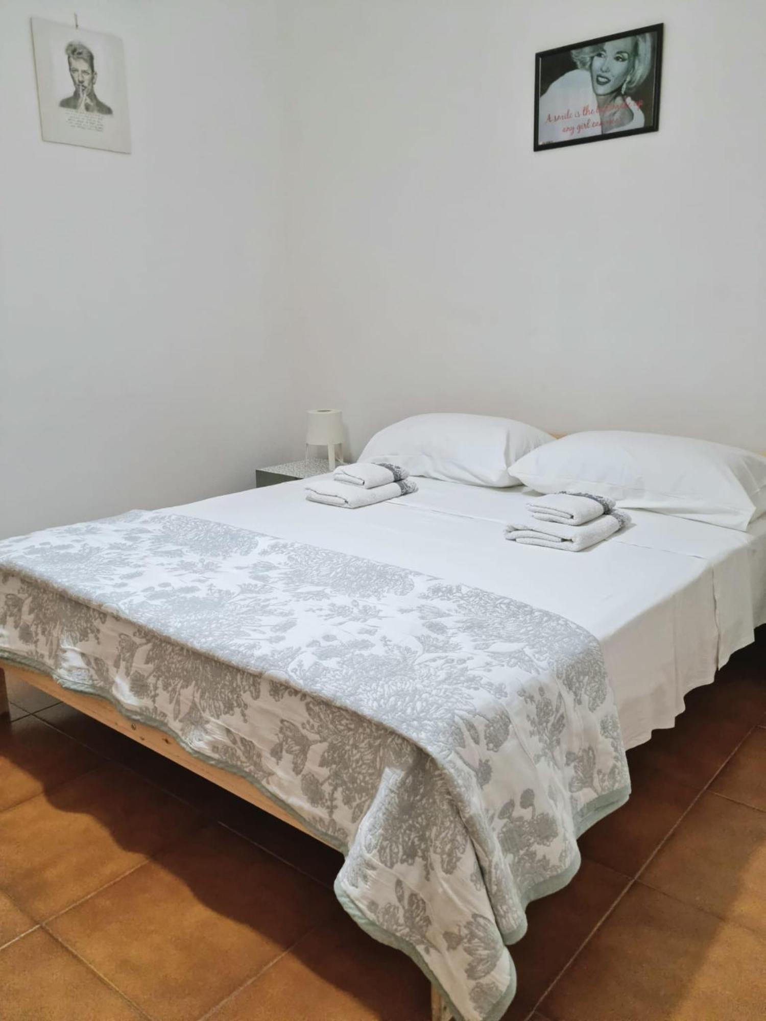Home Of Fame - Home Gallery With Fully Equipped Kitchen, Separate Entrance, Free Parking 奧爾比亞 外观 照片